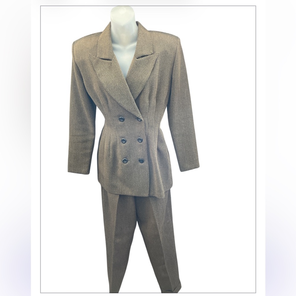 La Belle VGT 2 piece women’s classic suit size  Junior 4/5 pants and blazer